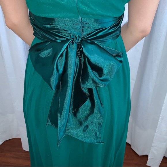 Hunter green chiffon evening gown with satin bow - Picture 4 of 4